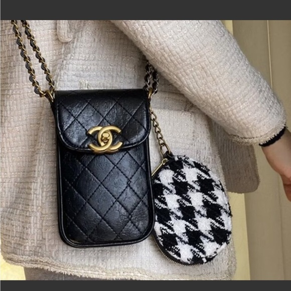 CHANEL VIP GWP Black Quilted Crossbody Phone Bag with Houndstooth Coin Pouch - Picture 12 of 16